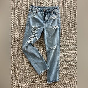 American eagle distressed Mom jeans
